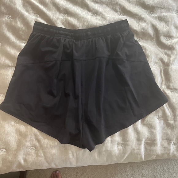 Lululemon Lightweight High-Rise Relaxed Short 3" *Long Liner Black Size 6 - Picture 7 of 9